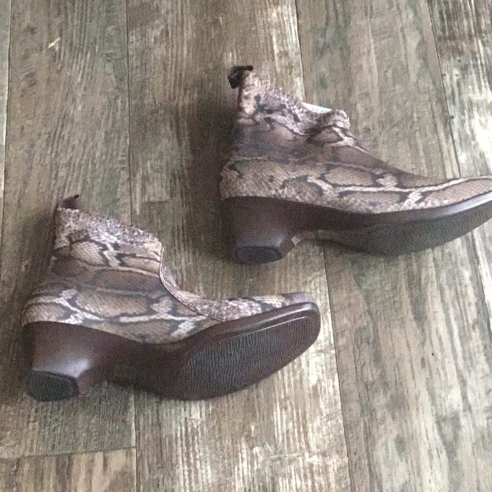 Stylish Snakeskin Pattern Ankle Booties
